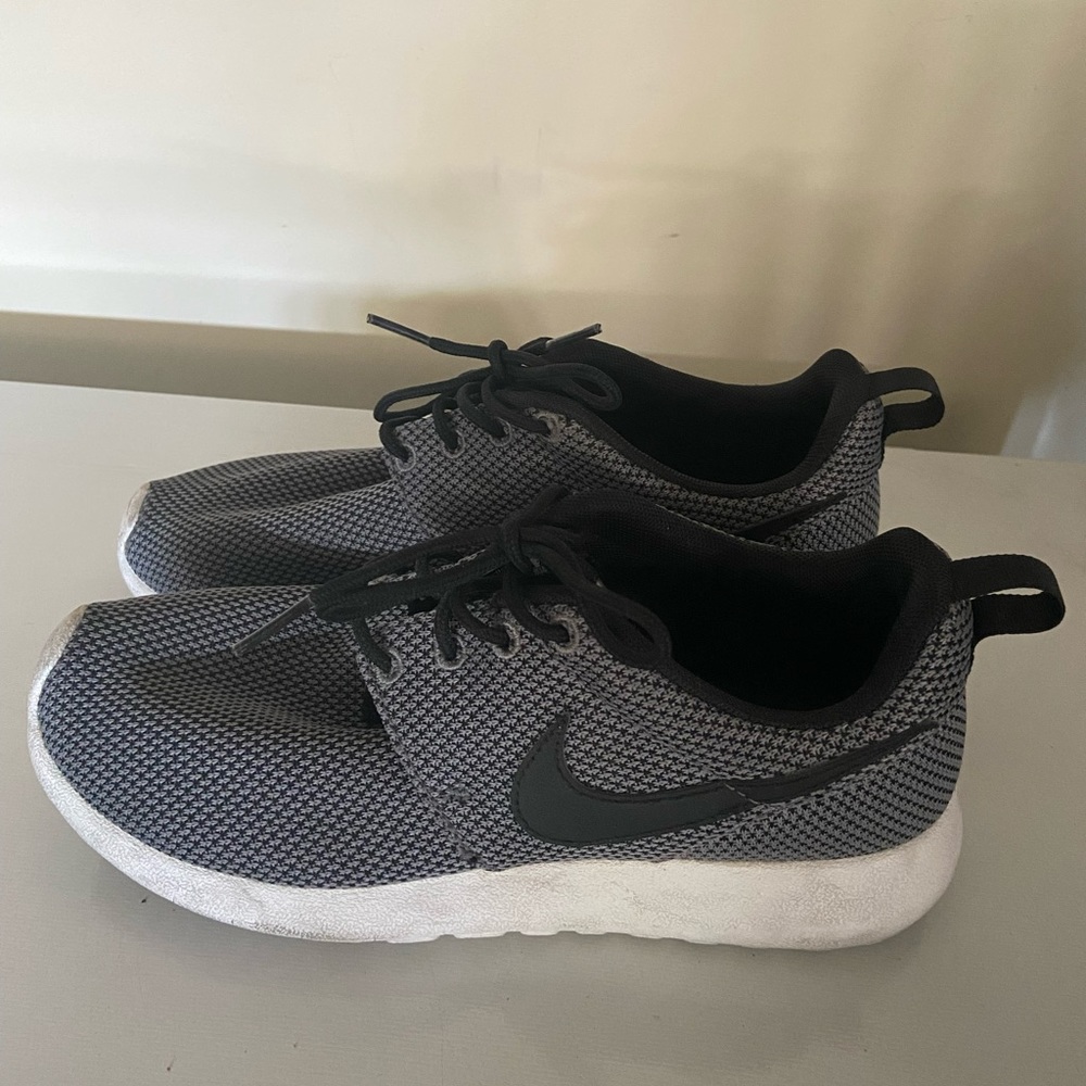 NIKE Youth Roshe One Gray and Black Shoes